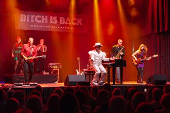 BITCH IS BACK live im Schön und Frölich